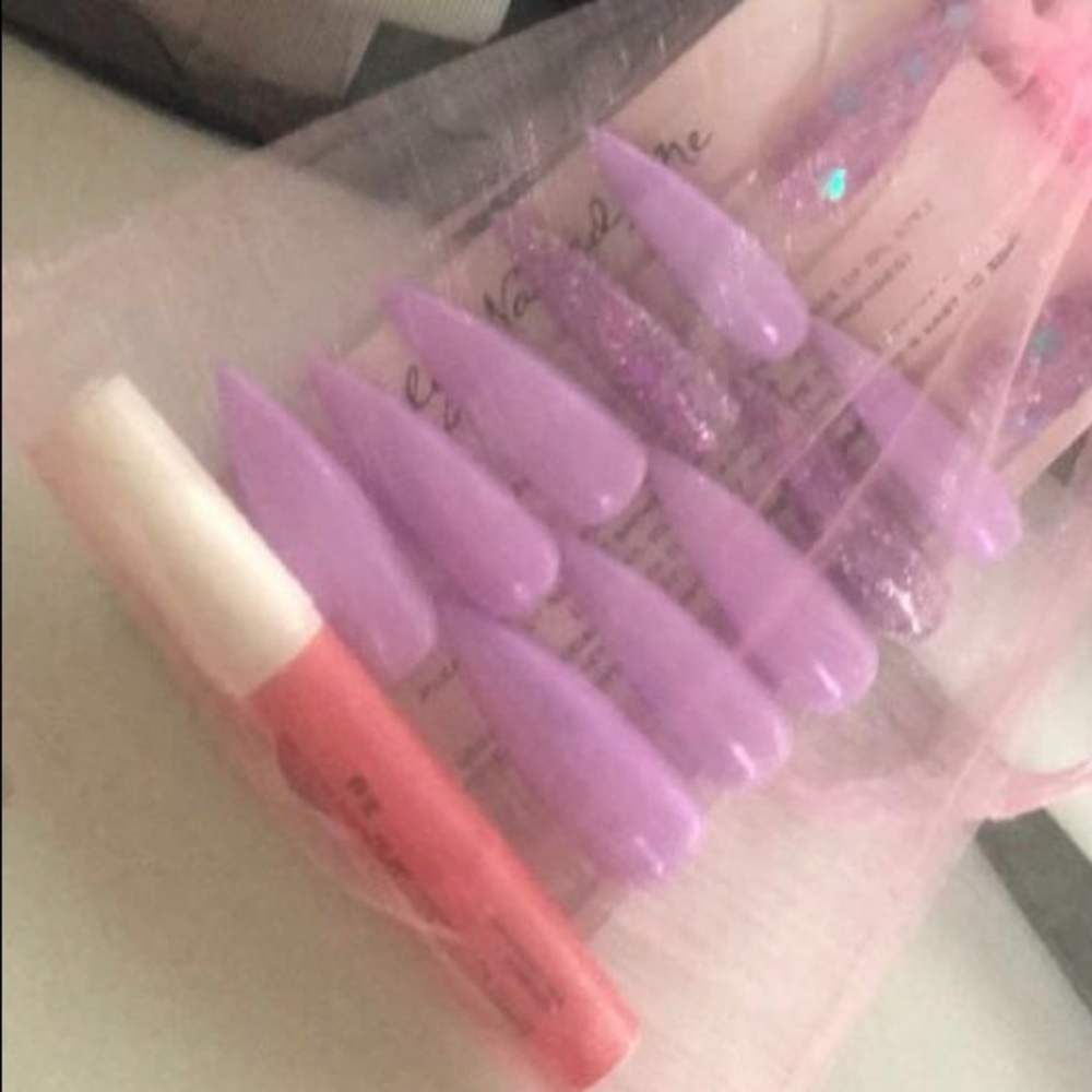 Press on nails - Picture 2 of 3